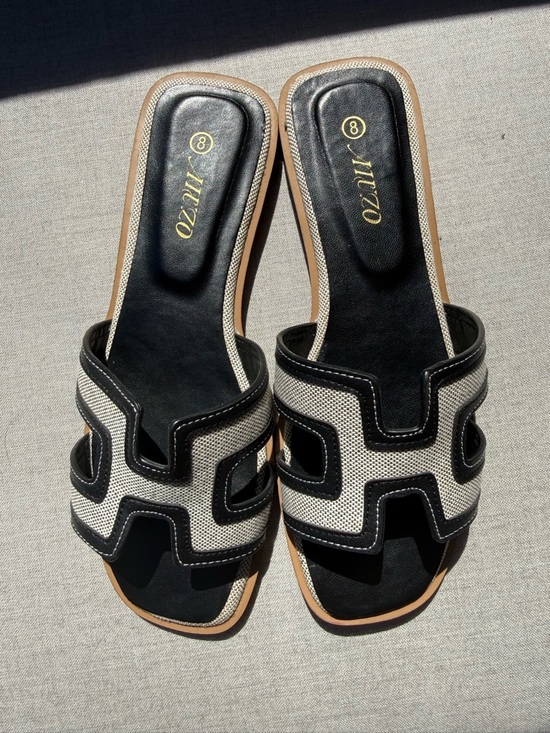 Shoes - Women's Black & Cream Slide Sandals